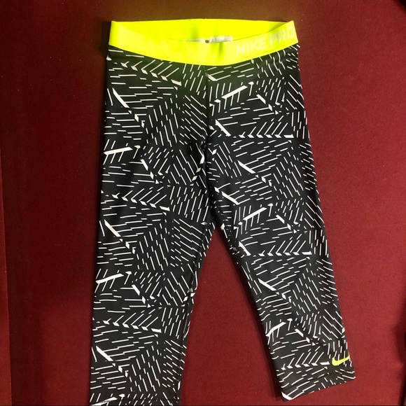 Nike Pants - Nike Pro Capri Running Yoga Legging